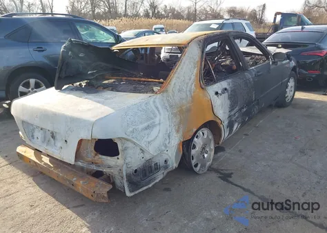 2003 Acura Rl 3.5 z USA, uszkodzony, nr VIN JH4KA96583C001881